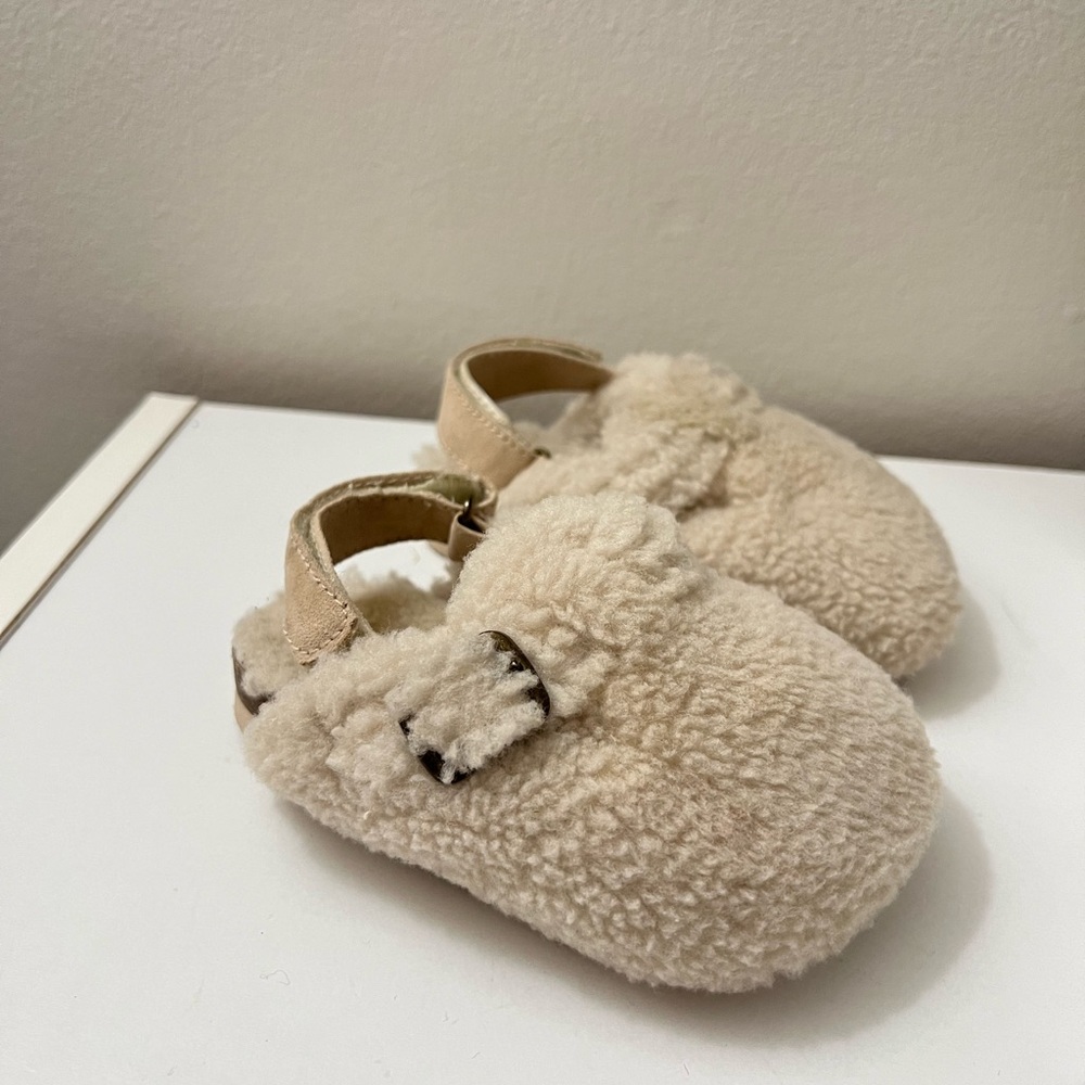 GAP Cream Fuzzy Kids Sandals